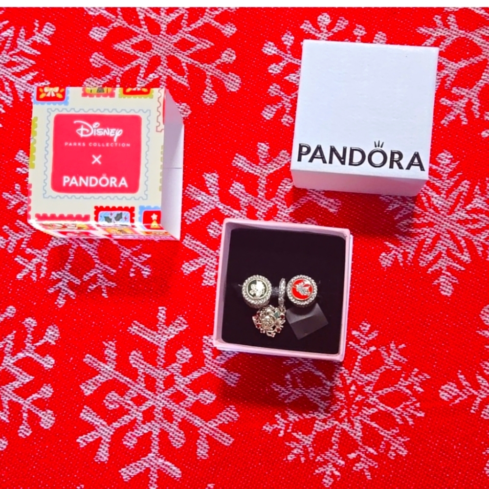 Mickey Mouse Holiday Charm Set by Pandora – Disney Parks